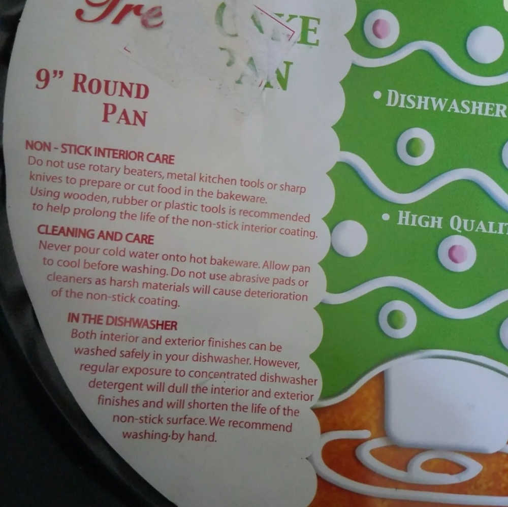9" Round Christmas Tree Cake Pan - Picture 4 of 6